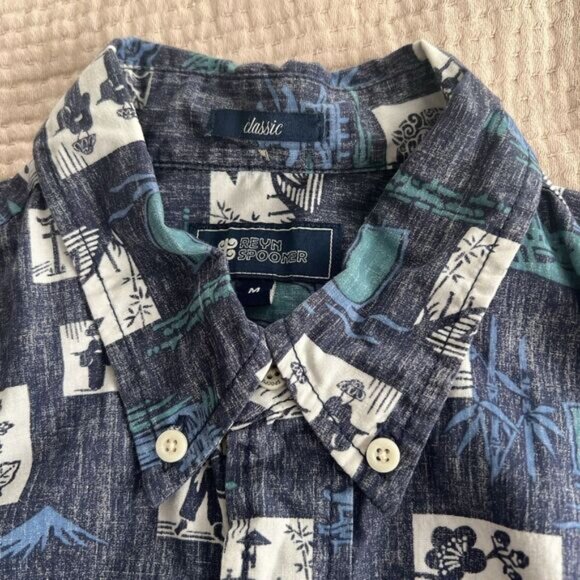 Reyn Spooner Okinawan Village Aloha Shirt Mens Sz Medium Blue Classic Hawaiian - Picture 4 of 15